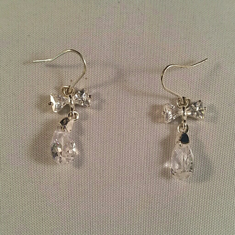 SILVER & BOW & PEAR SHAPE PETITE CRYSTAL EARRINGS